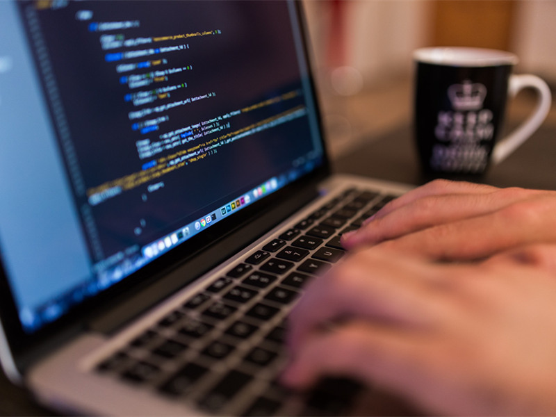 coding-programming-working-macbook-b45121bc6289fc7b5ee08fc78b66ece0_副本.jpg
